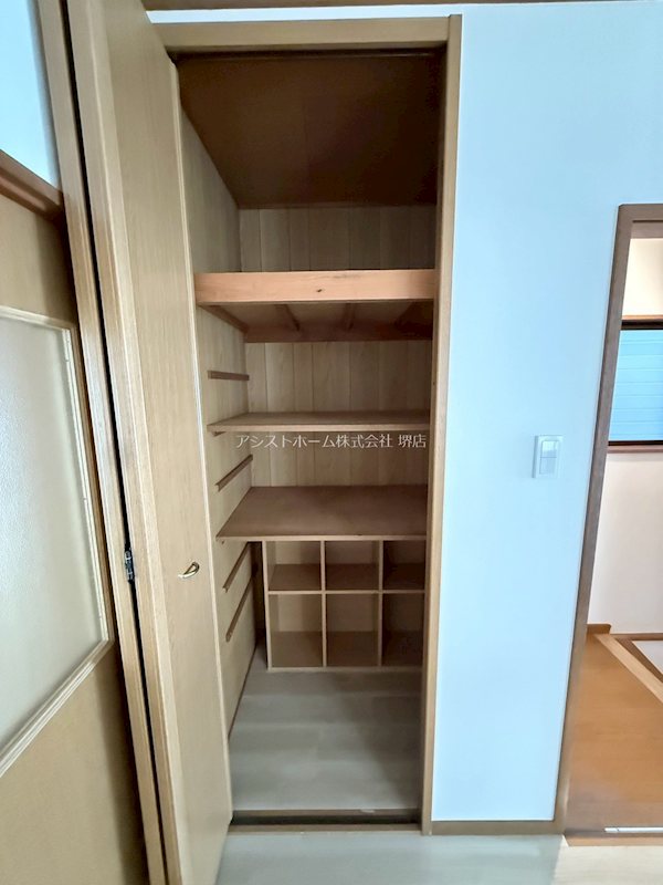 三国ヶ丘一戸建貸家 収納