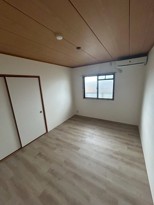 セーヌ東岸和田 窓があり日差しの入るお部屋です