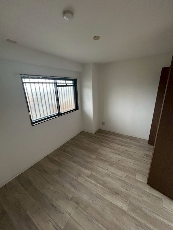 セーヌ東岸和田 窓があり日差しの入るお部屋です