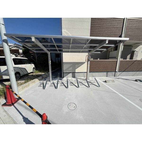 ジーメゾン岸和田ノース 屋根付き駐輪場