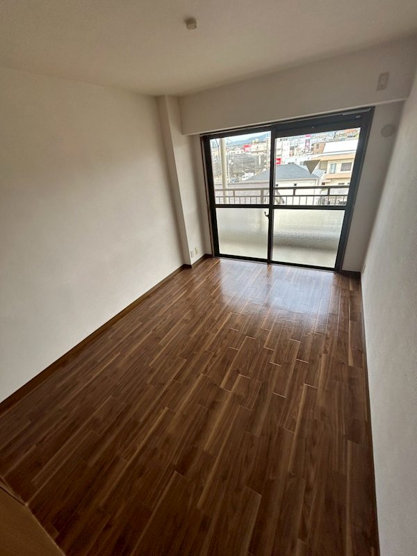トークストリートアソガワ 窓があり日差しの入るお部屋です