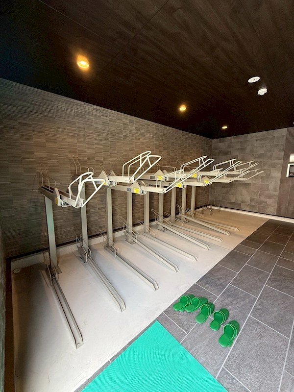 大浜北町シーエムシズ 屋根付き駐輪場