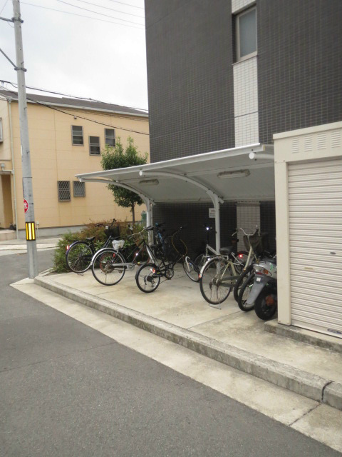 ヴェルデュールラディエ 駐車場