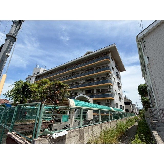 シルフィード東助松 屋根付き駐輪場