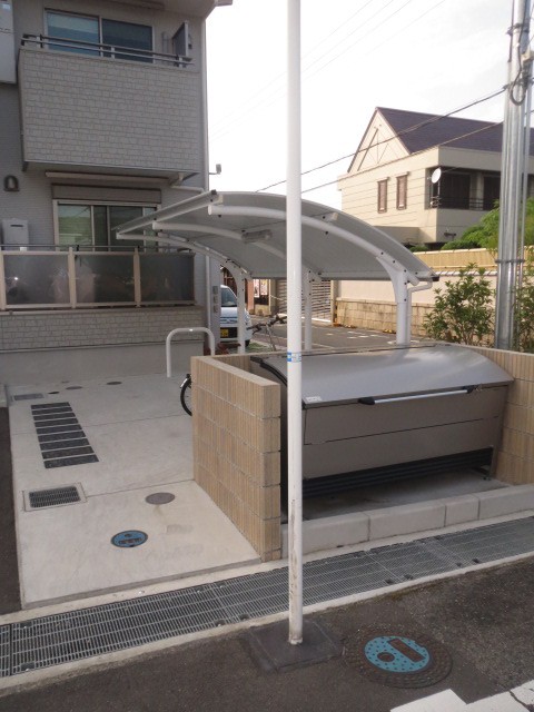 オークリーテラス 敷地内ゴミ置き場/屋根付き駐輪場