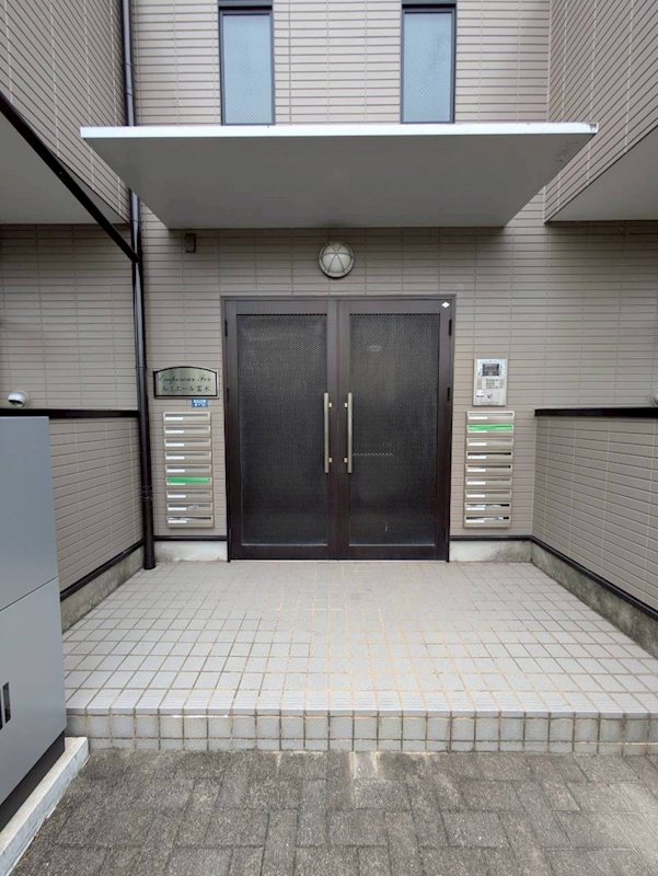 アンプルールフェール ルミエール富木 エントランス