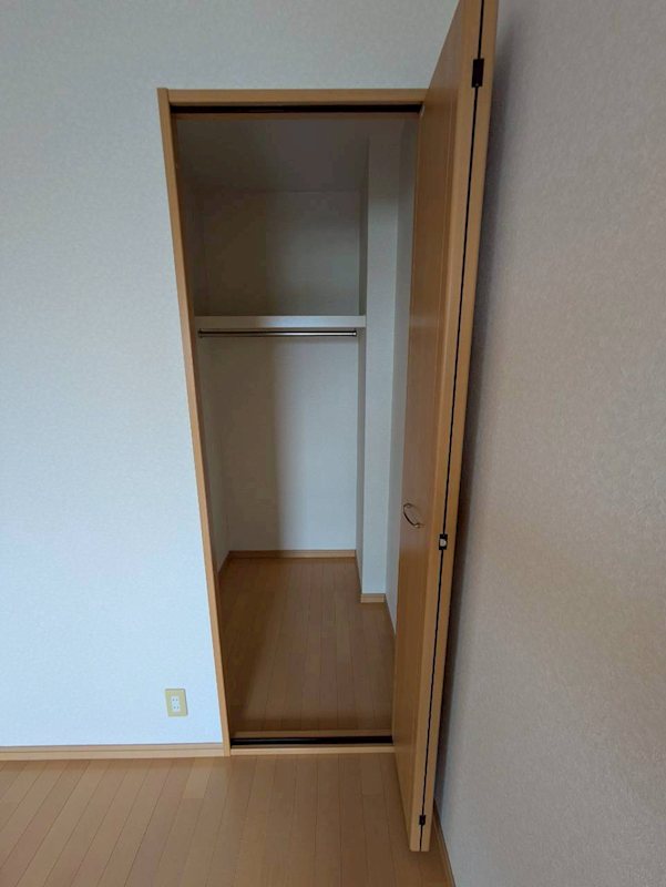 アンプルールフェール ルミエール富木 収納