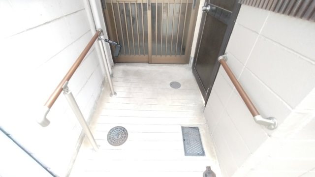 富秋町2-14-14テラスハウス エントランス