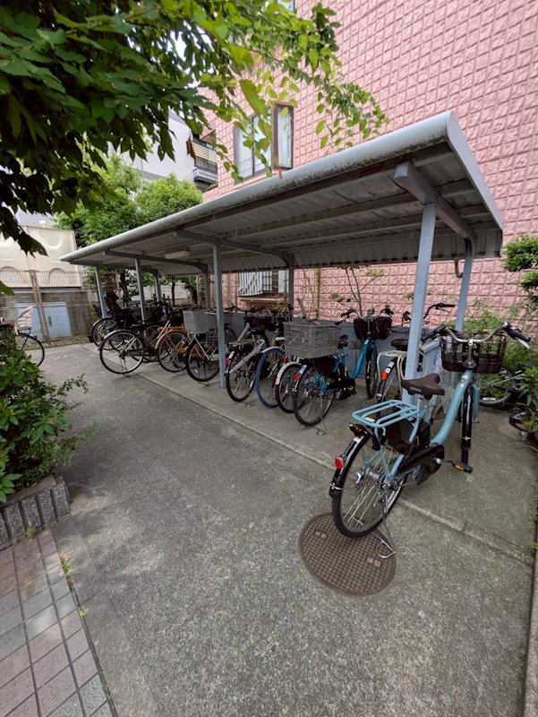 ヨコマーク加茂 屋根付き駐輪場