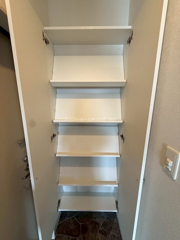 デスポワール浅香山 シューズボックス