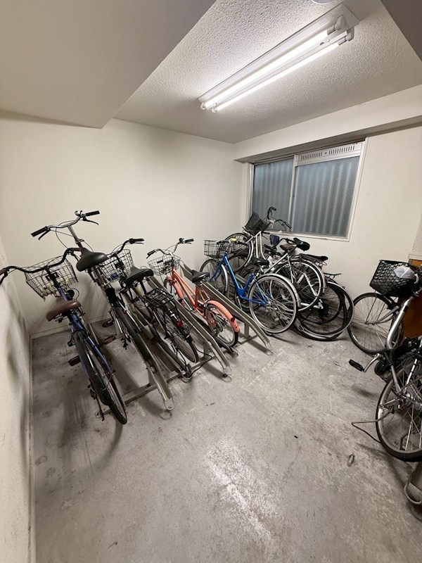 リブルシェール和田 屋根付き駐輪場