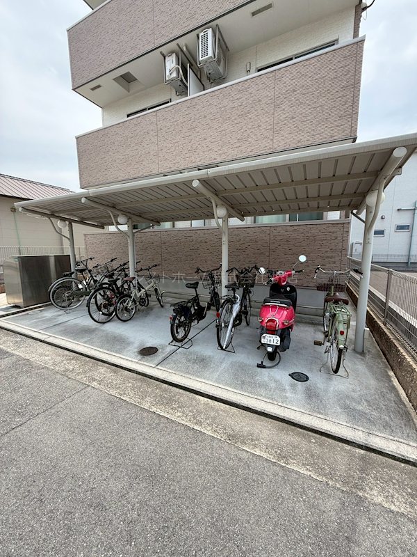 フジパレス今池Ⅱ番館 屋根付き駐輪場