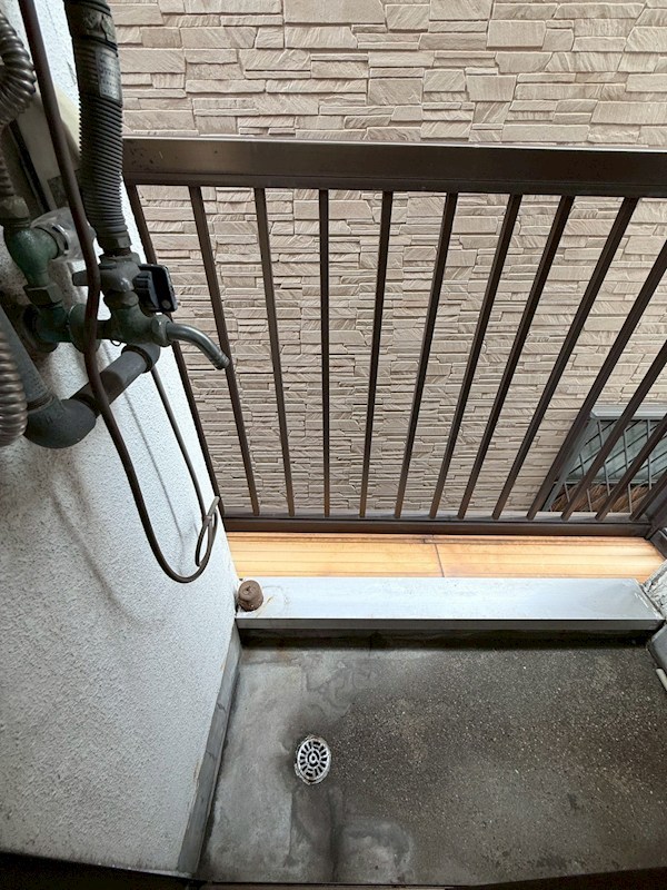 ハセロイヤル堺東 室外洗濯機置き場