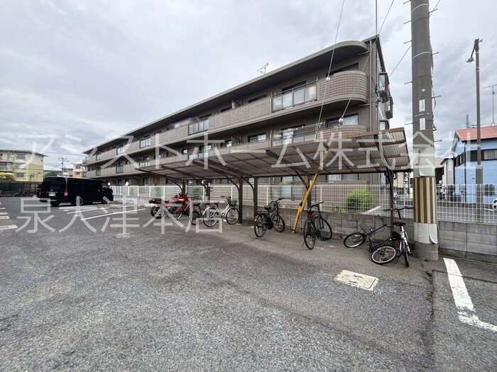 エミネントセジュール 屋根付き駐輪場