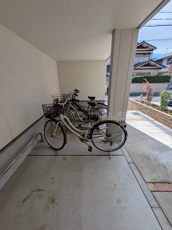フジパレス鳳駅西Ⅲ番館 屋根付き駐輪場