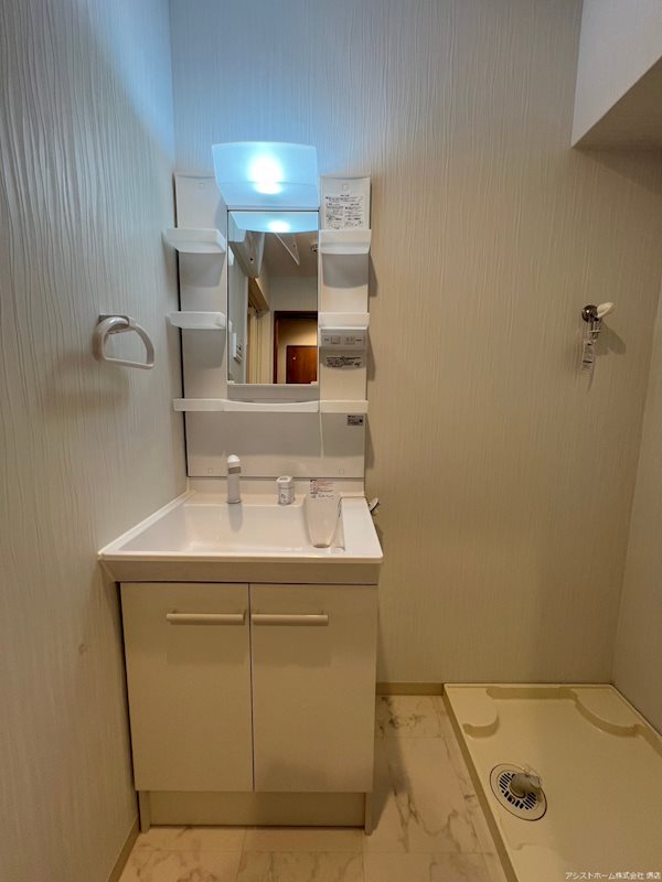 FREEDOMresidence堺大小路 シャワー付き化粧洗面台