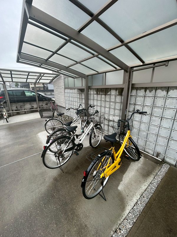 フィアスコート松之浜Ⅱ 屋根付き駐輪場