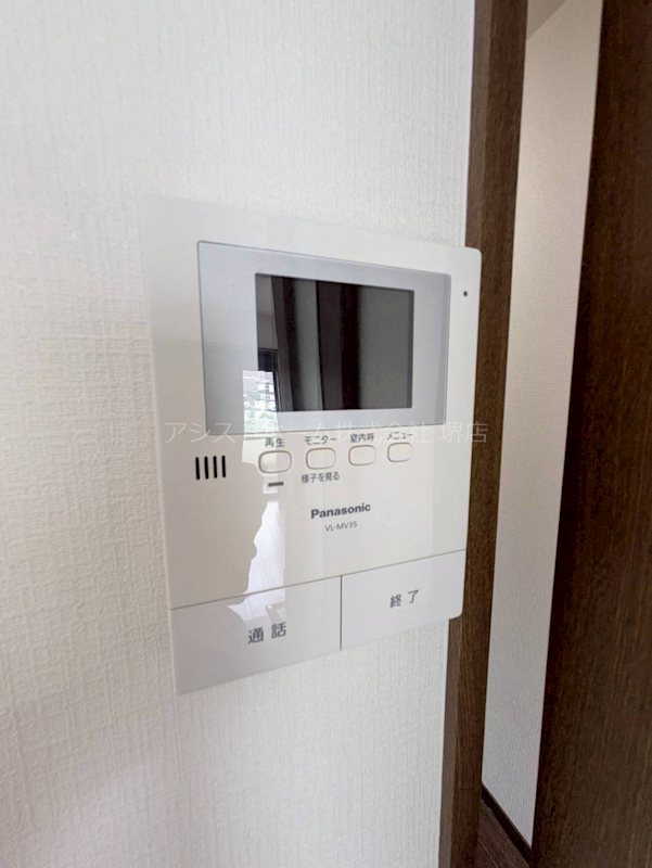 ドミール鳳 来訪者をカメラで確認できるので女性にも安心です。