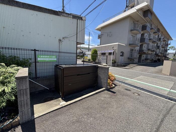 グリュックハイム 敷地内ゴミ置き場