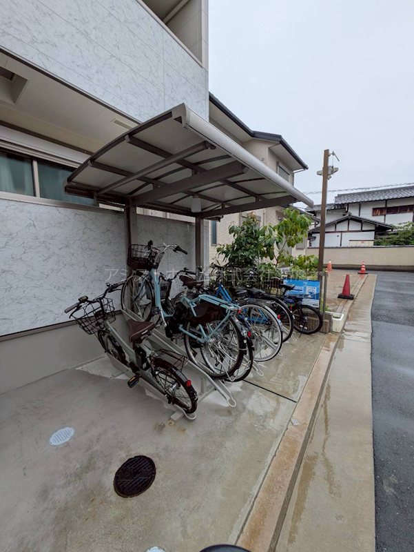 フジパレス鳳北町 屋根付き駐輪場
