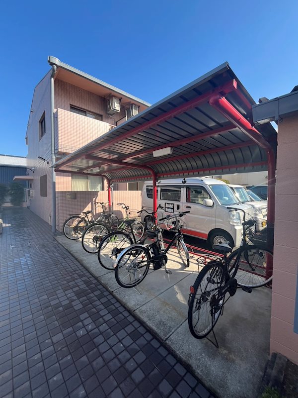 コンフォール 屋根の付いた駐輪場