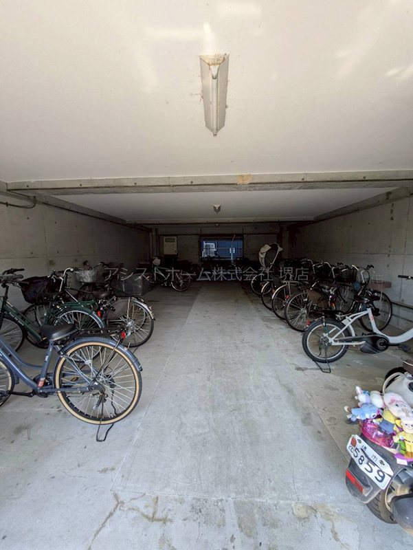 フローラ南館 屋根付き駐輪場