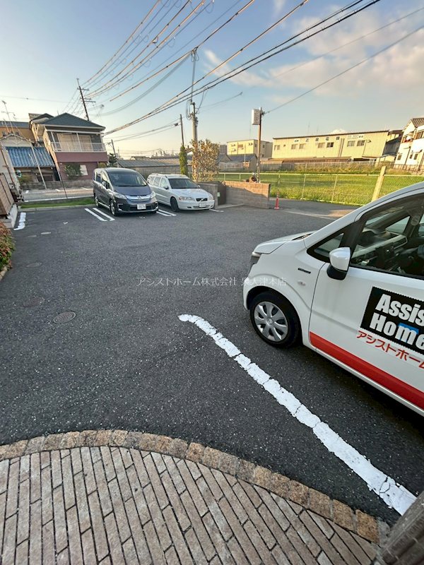 デンテ・ディ・レオーネ 駐車場