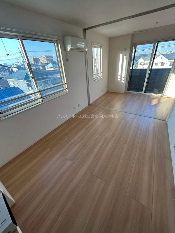 デンテ・ディ・レオーネ 窓があり日差しの入るお部屋です