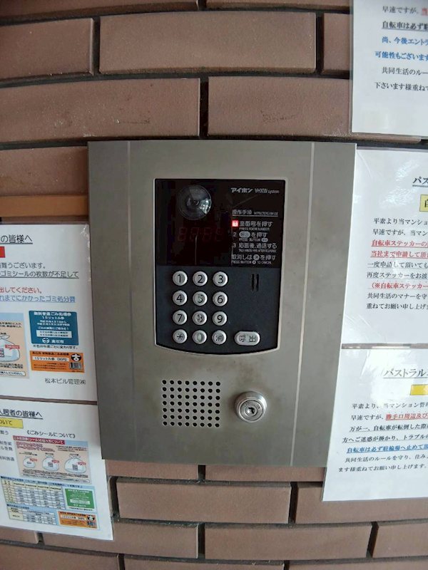 パストラル羽衣 オートロック完備なので女性でも安心です。