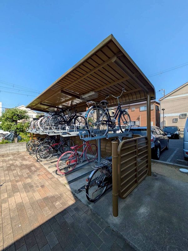 サニーコート鳳南 屋根付き駐輪場