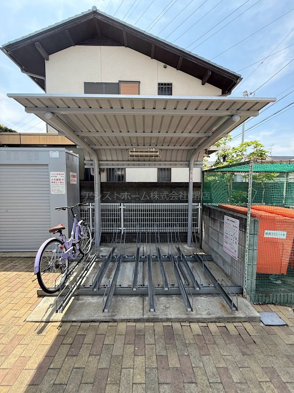 ミーティスルーチェ 屋根付き駐輪場