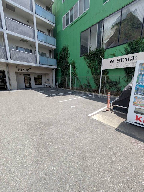 フォレストインサイド鳳 駐車場