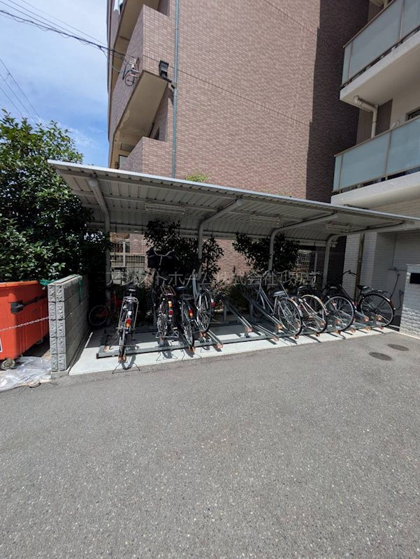 フォレストインサイド鳳 屋根付き駐輪場
