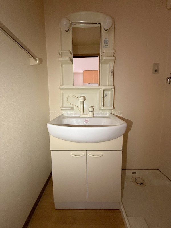 梅町マンション シャワー付き洗面化粧台