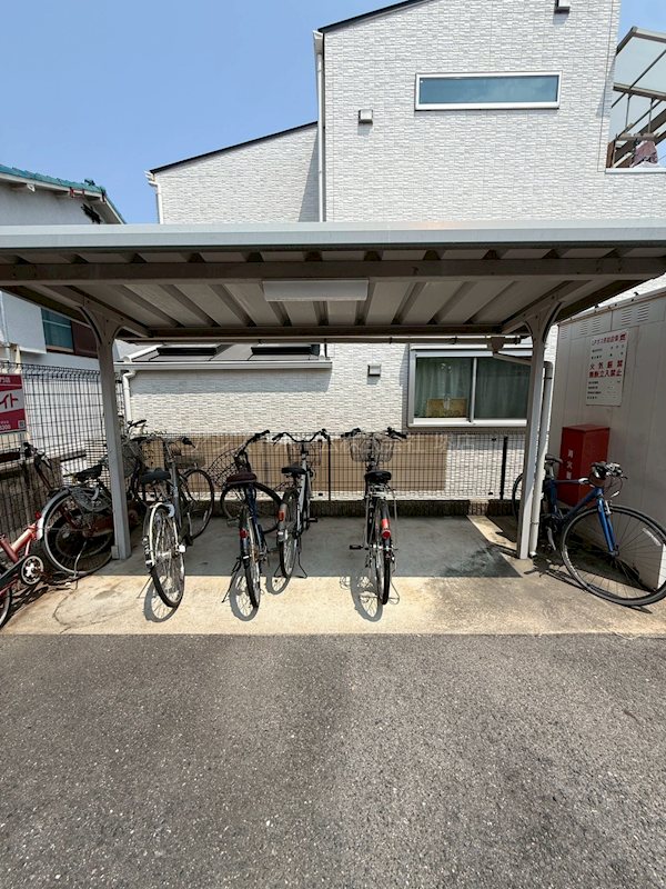 梅町マンション 屋根付き駐輪場