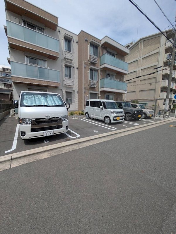 ラ・ベル・メール鳳 駐車場