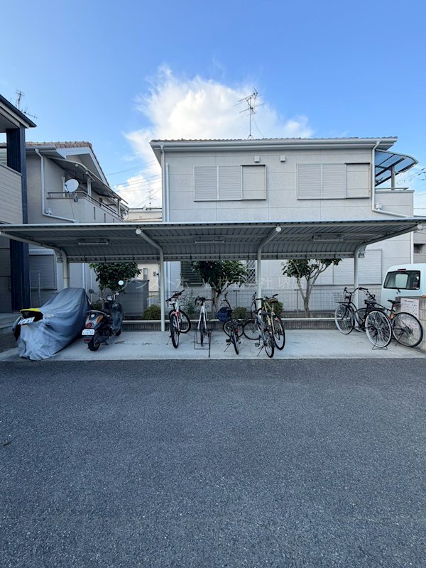 フジパレス黒土 屋根付き駐輪場