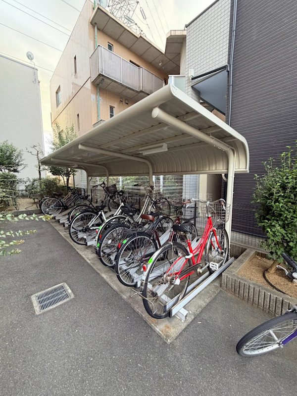 シャルマンフジもずウエスト 屋根付き駐輪場