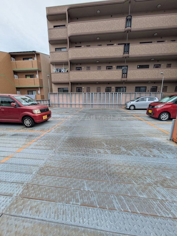 ベルローゼ浜寺 駐車場