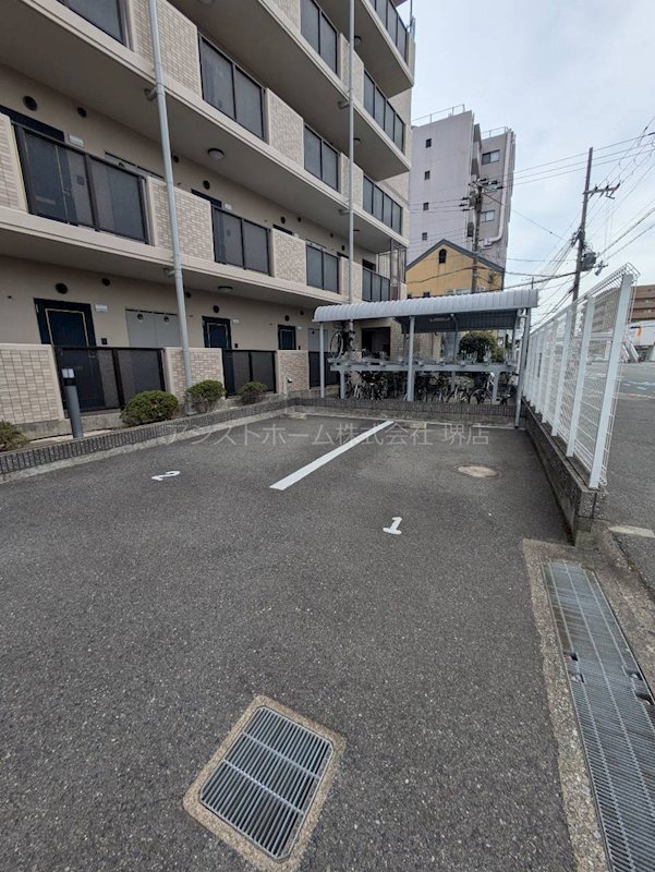 ピュール絆  駐車場