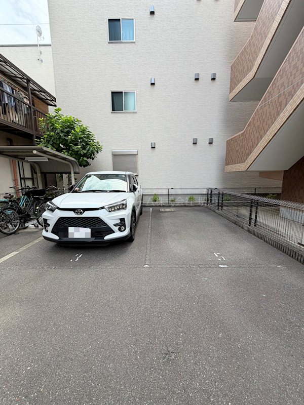 シャルマンフジもずイースト 駐車場