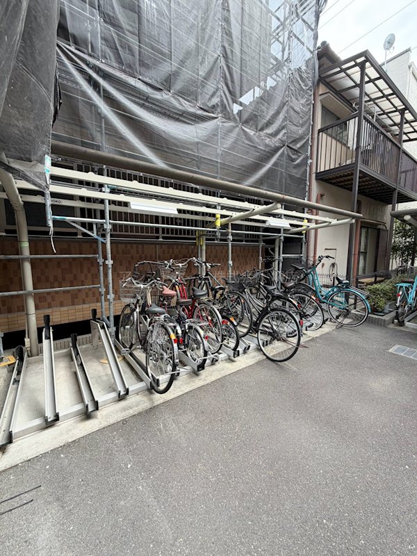 シャルマンフジもずイースト 屋根付き駐輪場