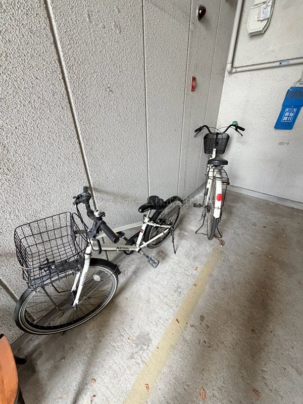 富士ハイツ 屋根付き駐輪場