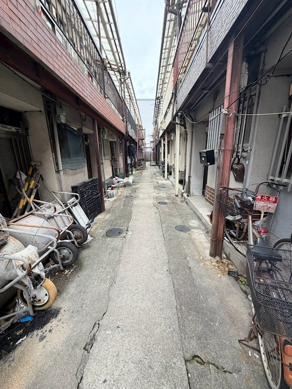 石津町東Bハイツ エントランス